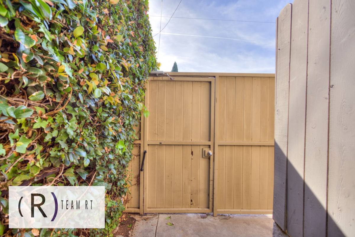 Townhouse for rent at 2020 20th St, Santa Monica, CA 90404