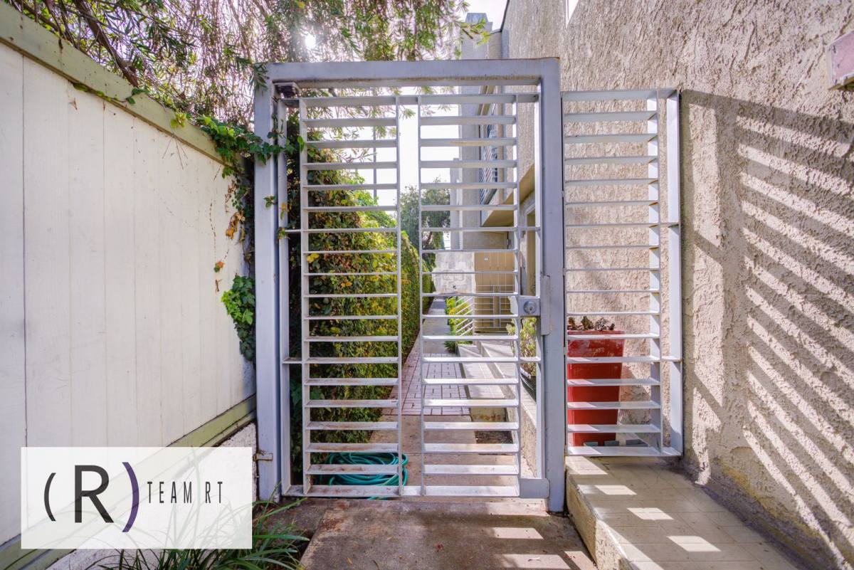 Townhouse for rent at 2020 20th St, Santa Monica, CA 90404