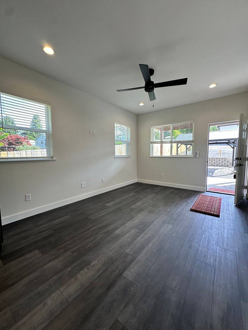 Apartment for rent at 460 N James Ave, East Wenatchee, WA 98802