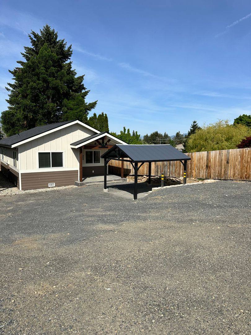 Apartment for rent at 460 N James Ave, East Wenatchee, WA 98802