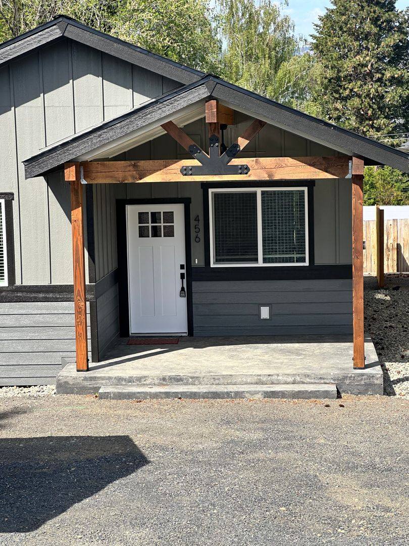 Apartment for rent at 460 N James Ave, East Wenatchee, WA 98802