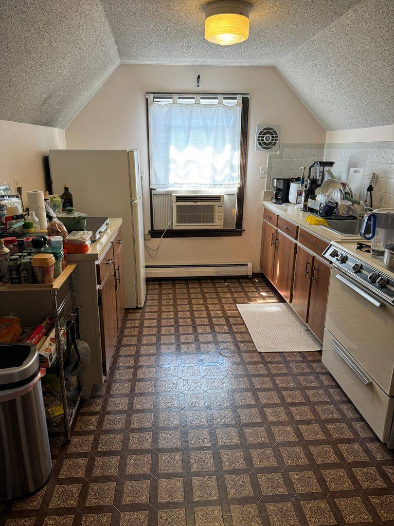 Apartment for rent at 608 Orange St, New Haven, CT 06510