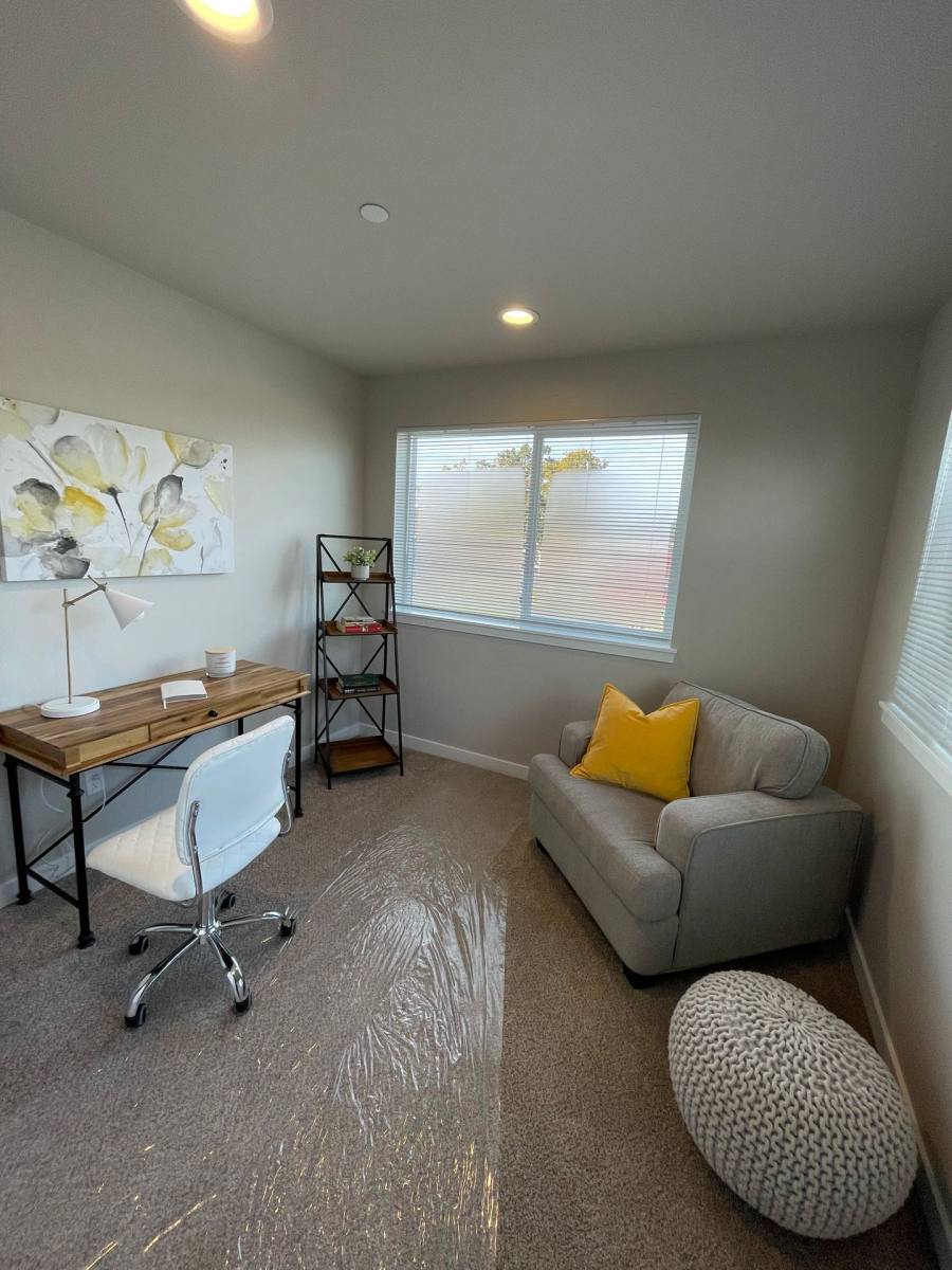 Townhouse for rent at 14601 1st Ave S, Tacoma, WA 98444