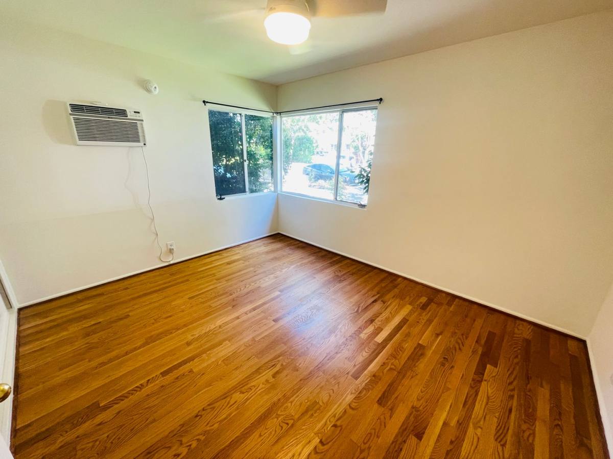 Apartment for rent at 821 N Las Palmas Ave, Los Angeles, CA 90038