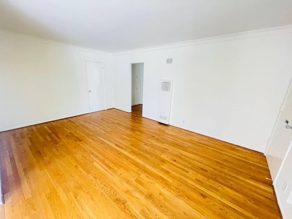 Apartment for rent at 821 N Las Palmas Ave, Los Angeles, CA 90038