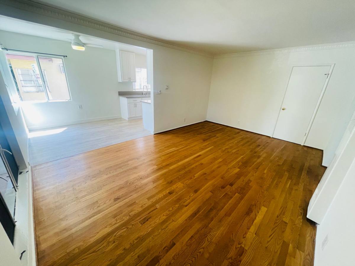 Apartment for rent at 821 N Las Palmas Ave, Los Angeles, CA 90038