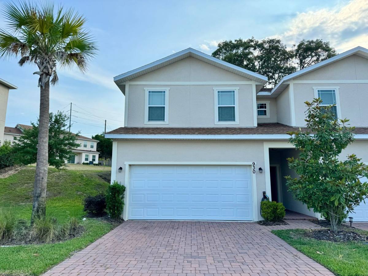 Townhouse for rent at 930 Lakefront Village Dr, Clermont, FL 34711