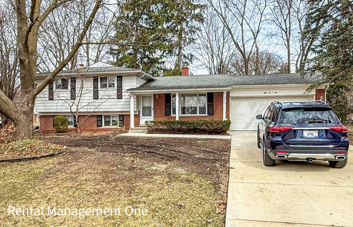 House for rent at 5604 Haymeadow Dr, West Bloomfield, MI 48322