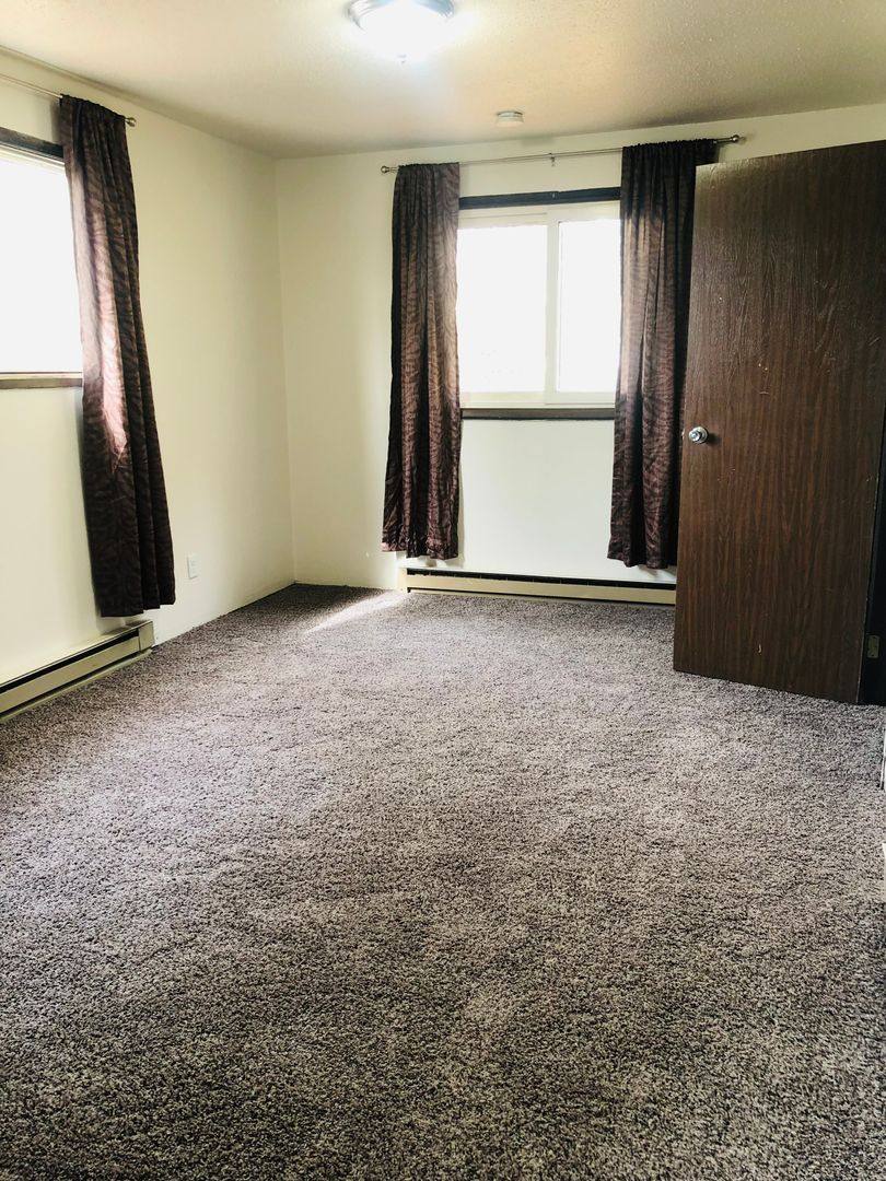 House for rent at 114 4th Ave NW, Minot, ND 58703