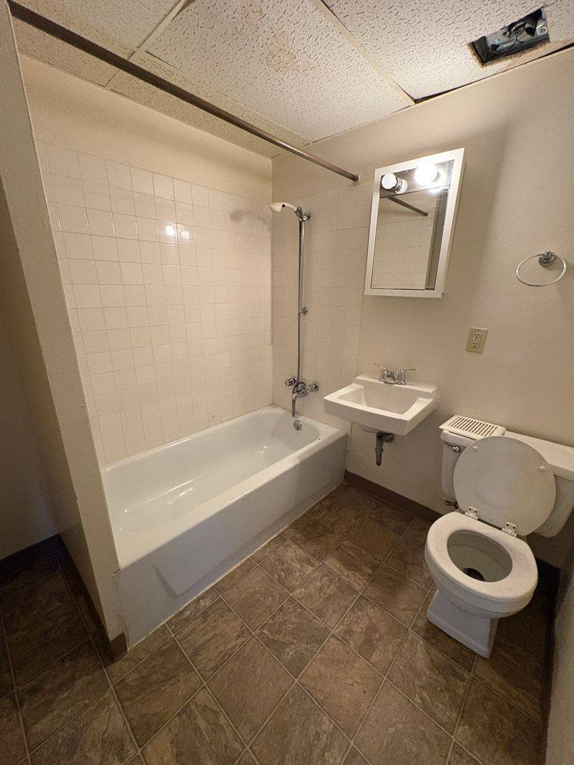 Apartment for rent at 625 Maple St, Minot, ND 58701
