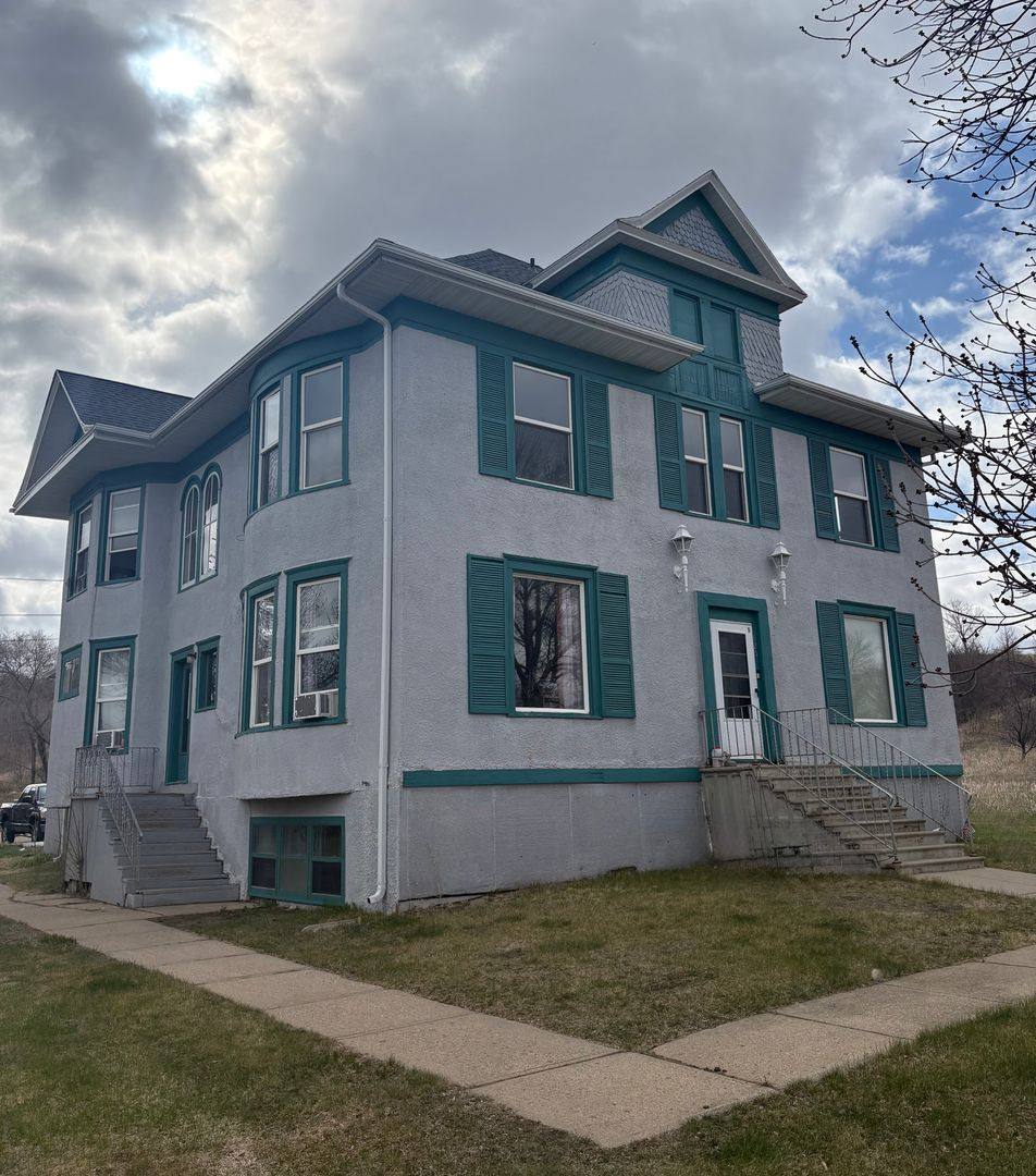 Apartment for rent at 625 Maple St, Minot, ND 58701