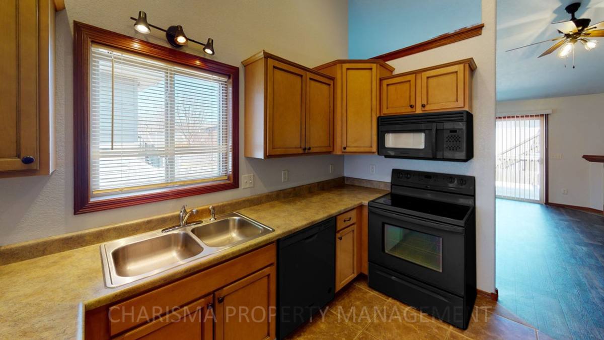 Townhouse for rent at 5500 W Bakker Park Dr, Sioux Falls, SD 57106