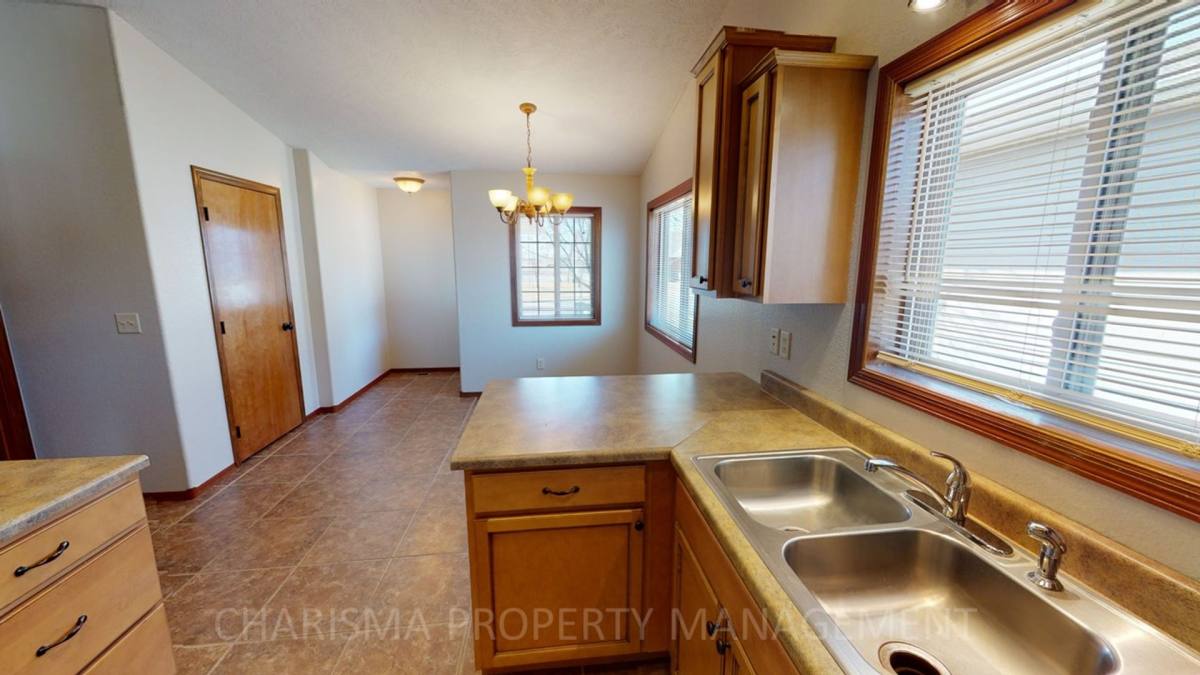 Townhouse for rent at 5500 W Bakker Park Dr, Sioux Falls, SD 57106