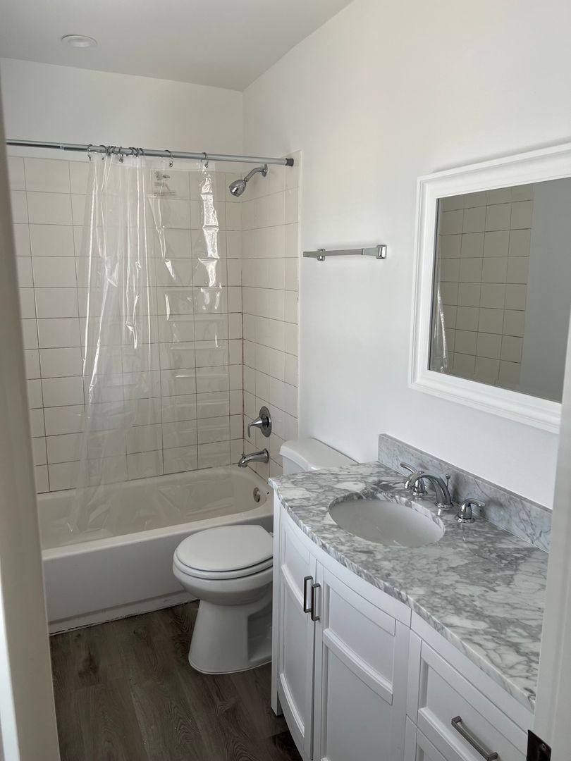 Apartment for rent at 4800 August St, Los Angeles, CA 90008