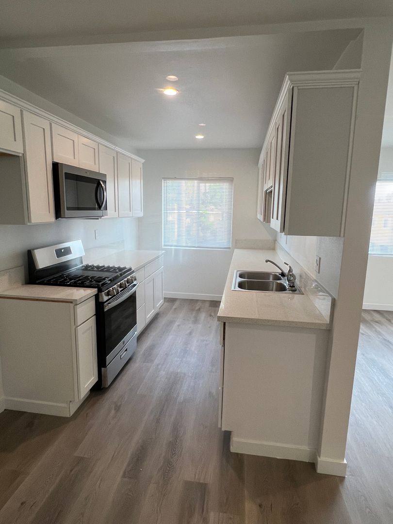 Apartment for rent at 4800 August St, Los Angeles, CA 90008