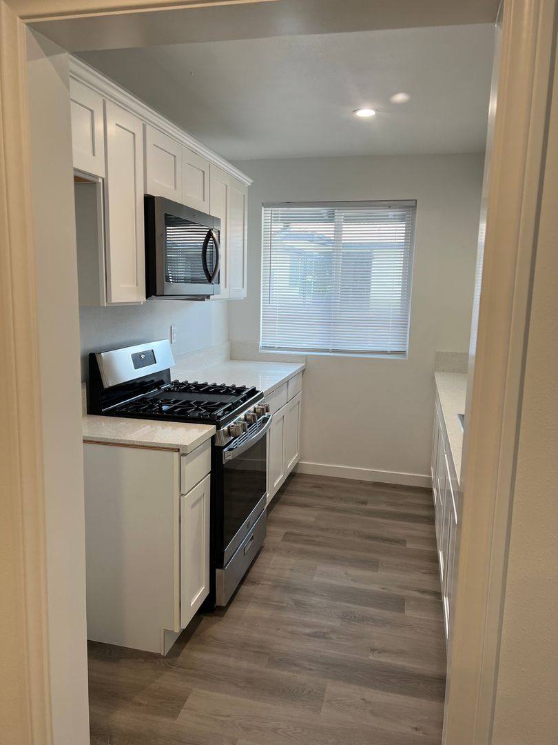 Apartment for rent at 4800 August St, Los Angeles, CA 90008