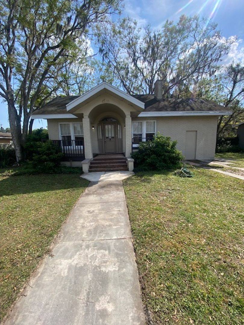 House for rent at 1014 W Rich Ave, Deland, FL 32720