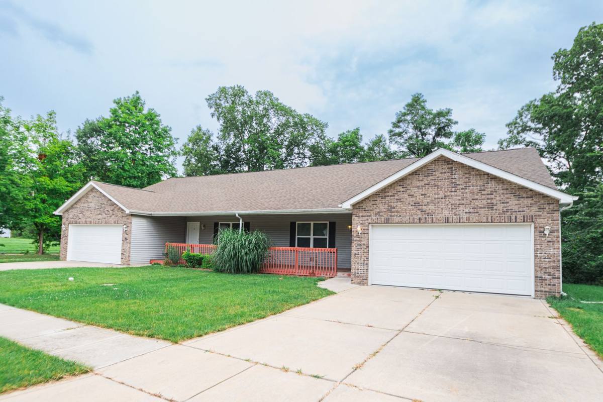 Apartment for rent at 397 Plymouth Rd, Valparaiso, IN 46385