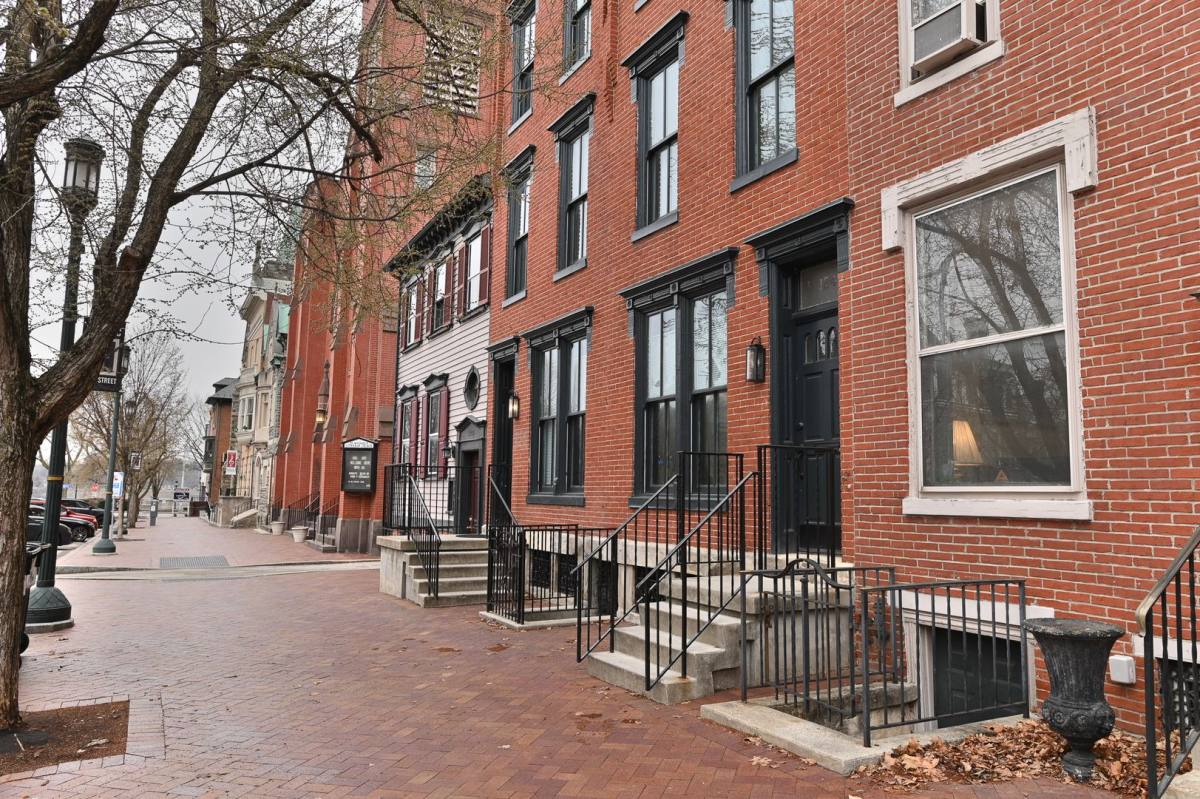 Apartment for rent at 122-124 State St, Harrisburg, PA 17101