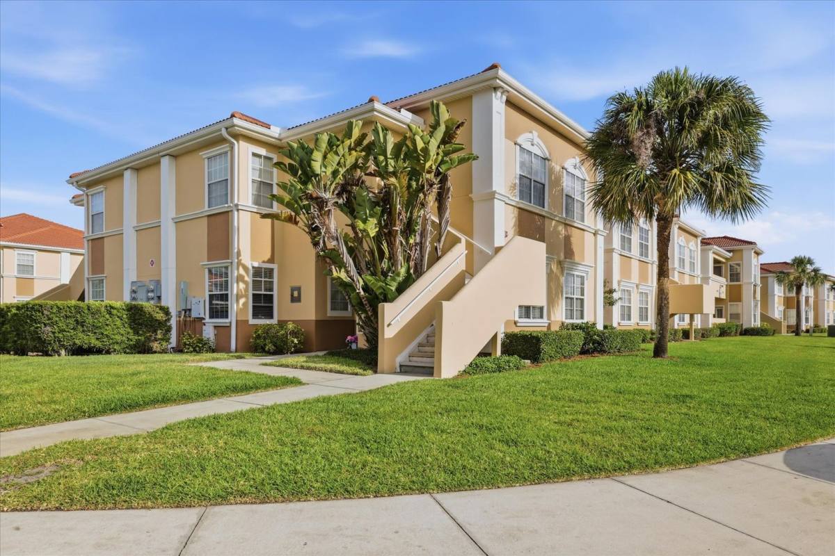 Condo for rent at 1015 Villagio Circle, Sarasota, FL 34237