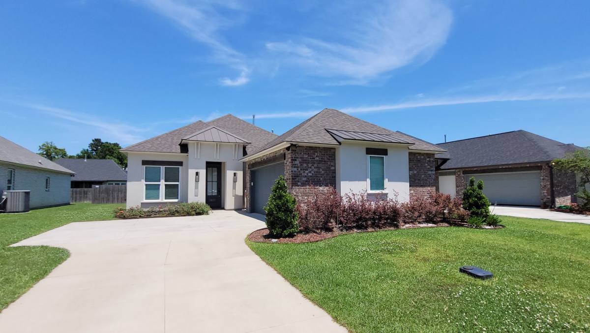 House for rent at 9587 S Creek Dr, Denham Springs, LA 70726