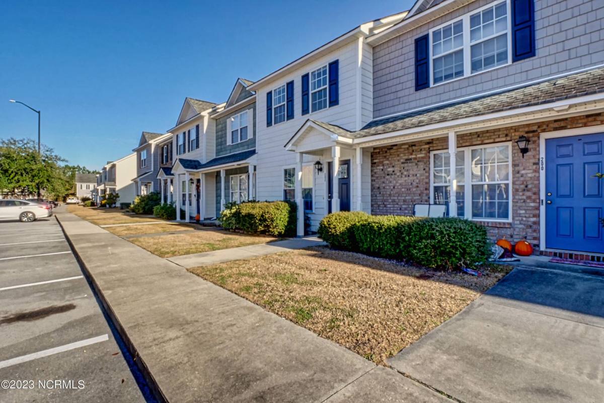 Townhouse for rent at 202 Bridgewood Dr, Jacksonville, NC 28540