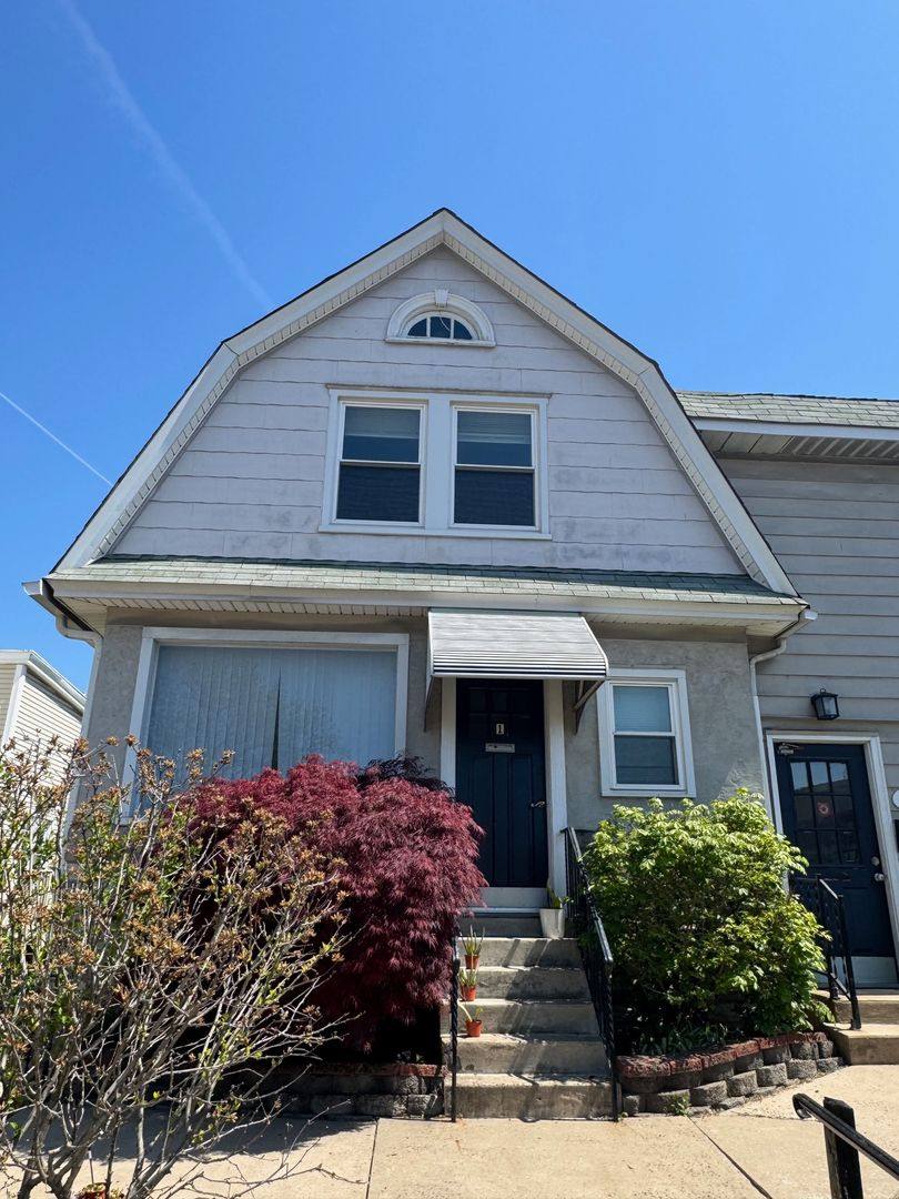 Apartment for rent at 113 E Main St, Lansdale, PA 19446