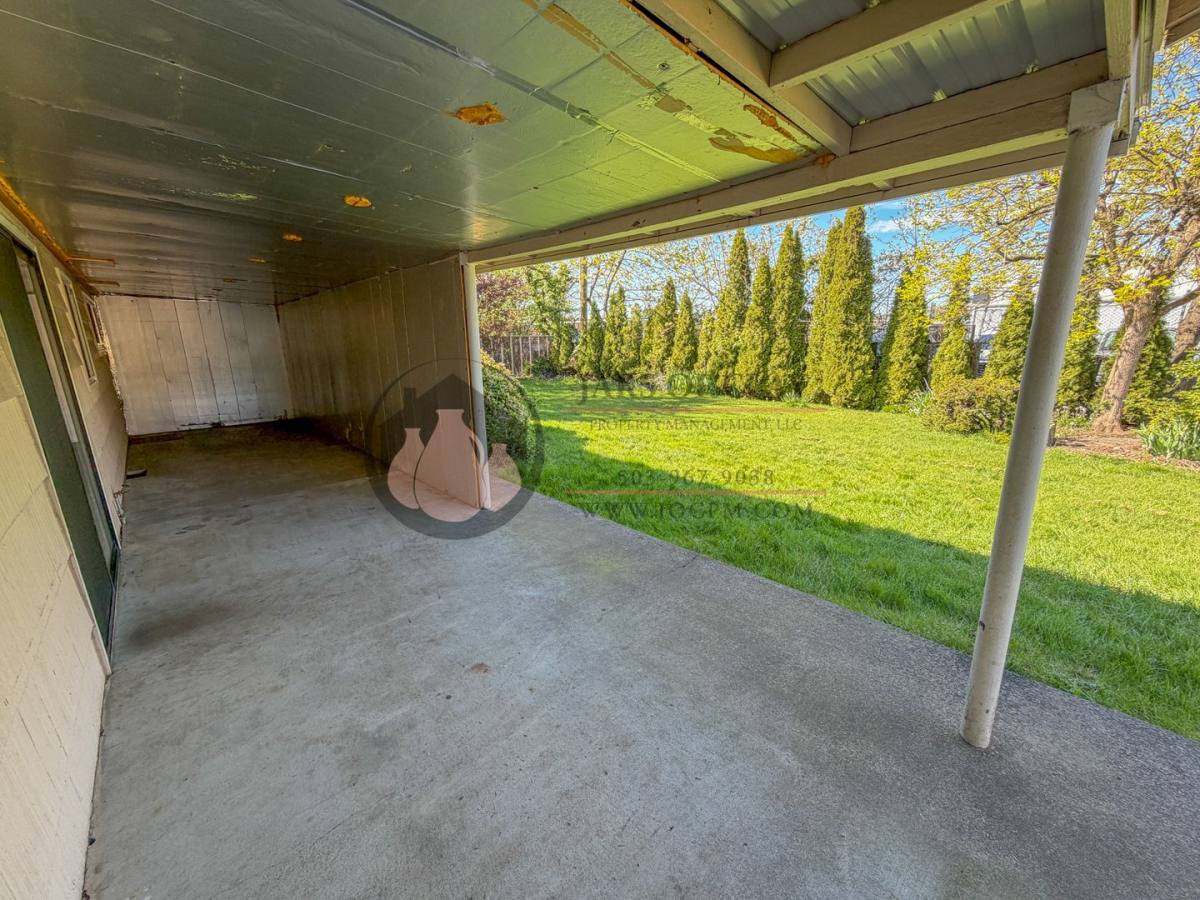 House for rent at 3231 Alberta Ave NE, Salem, OR 97301