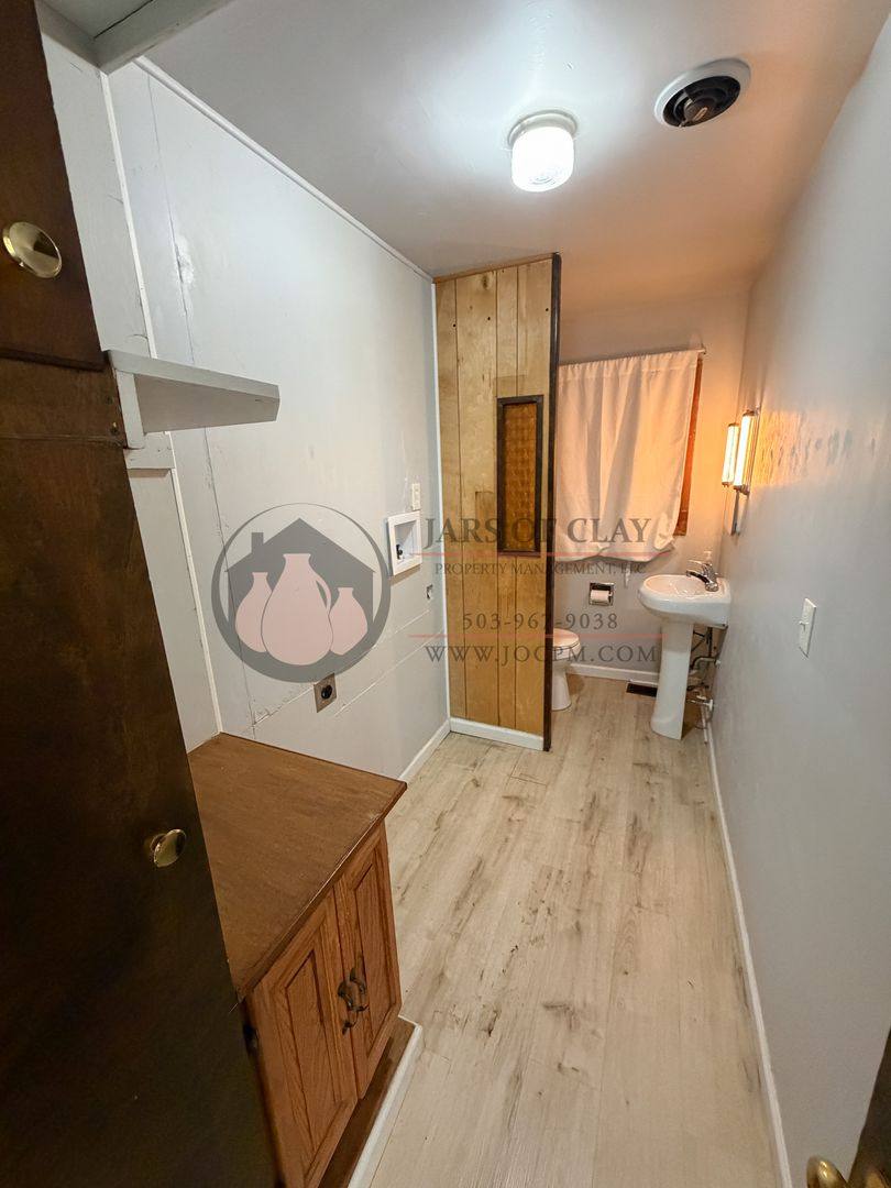 House for rent at 3231 Alberta Ave NE, Salem, OR 97301