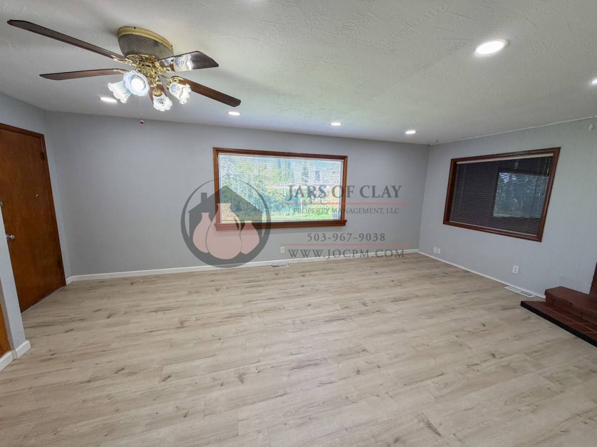 House for rent at 3231 Alberta Ave NE, Salem, OR 97301