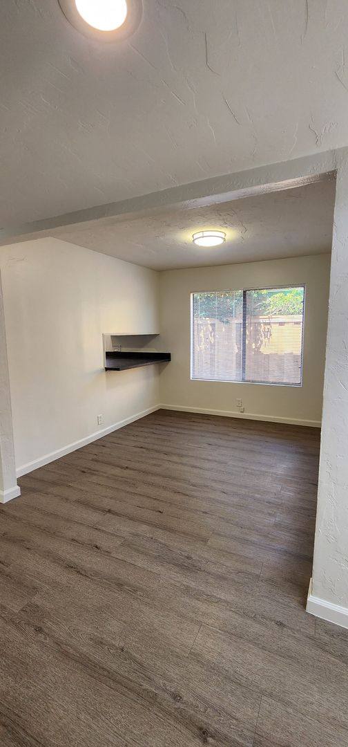 Apartment for rent at 664-664 1 2 I Ave, Coronado, CA 92118