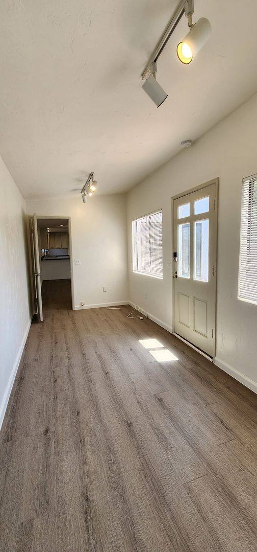 Apartment for rent at 664-664 1 2 I Ave, Coronado, CA 92118