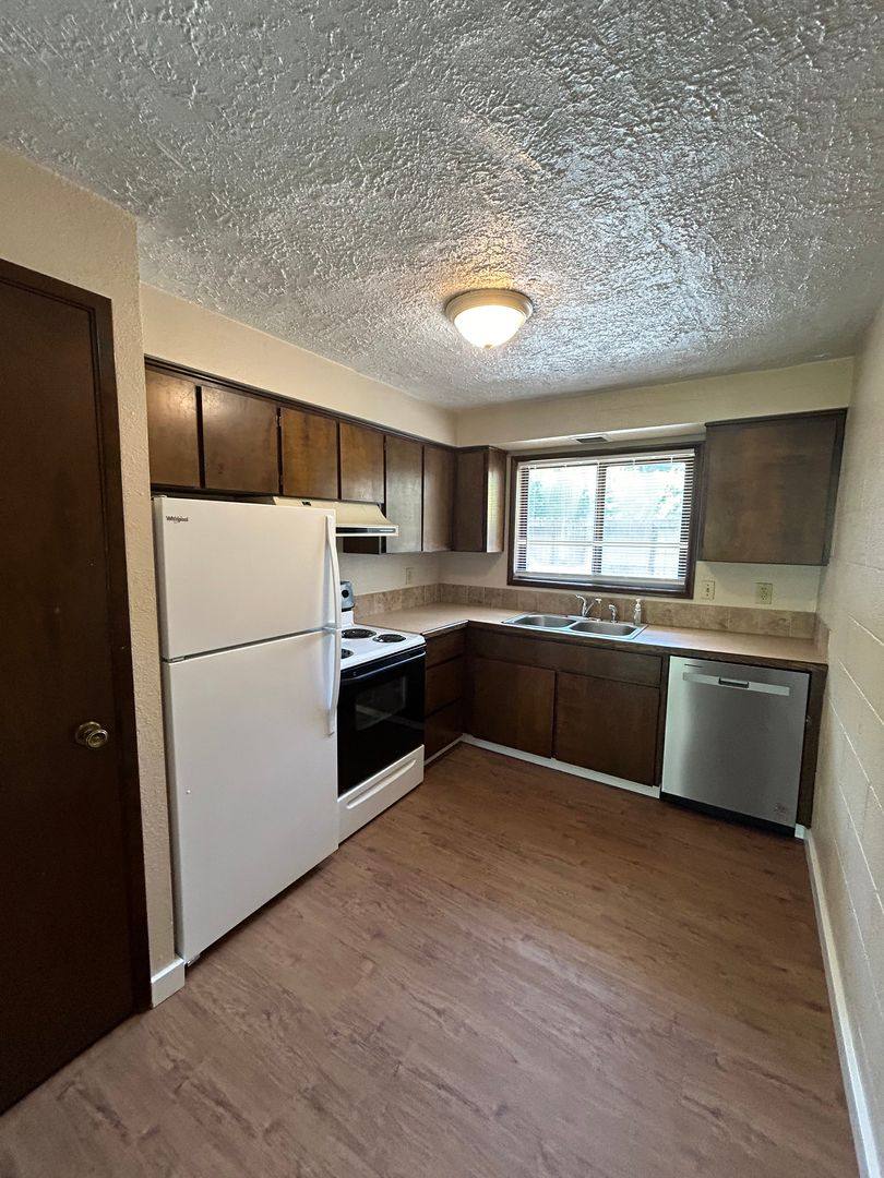 Apartment for rent at 111 Beacon Hill Dr, Longview, WA 98632