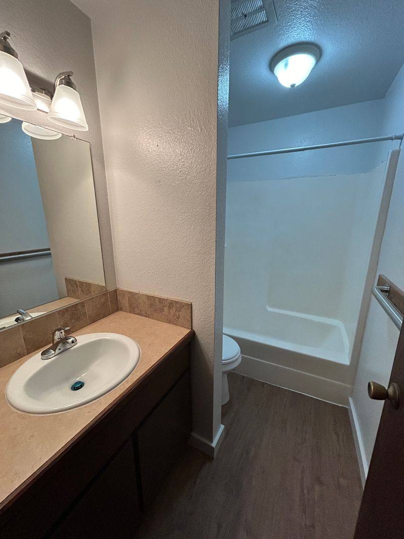 Apartment for rent at 111 Beacon Hill Dr, Longview, WA 98632