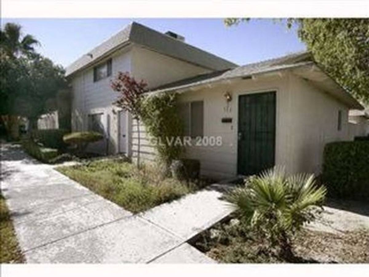 Townhouse for rent at 111 Greenbriar Way, Las Vegas, NV 89121