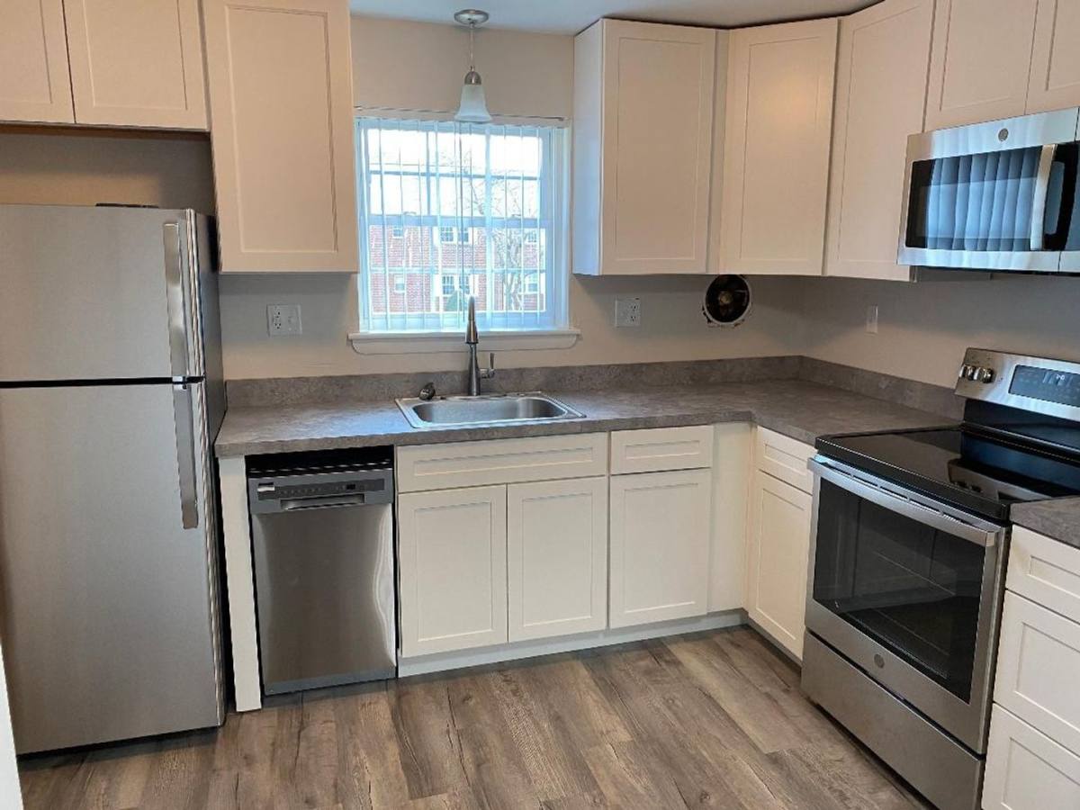 Apartment for rent at 37 Fairway Dr, Wethersfield, CT 06129
