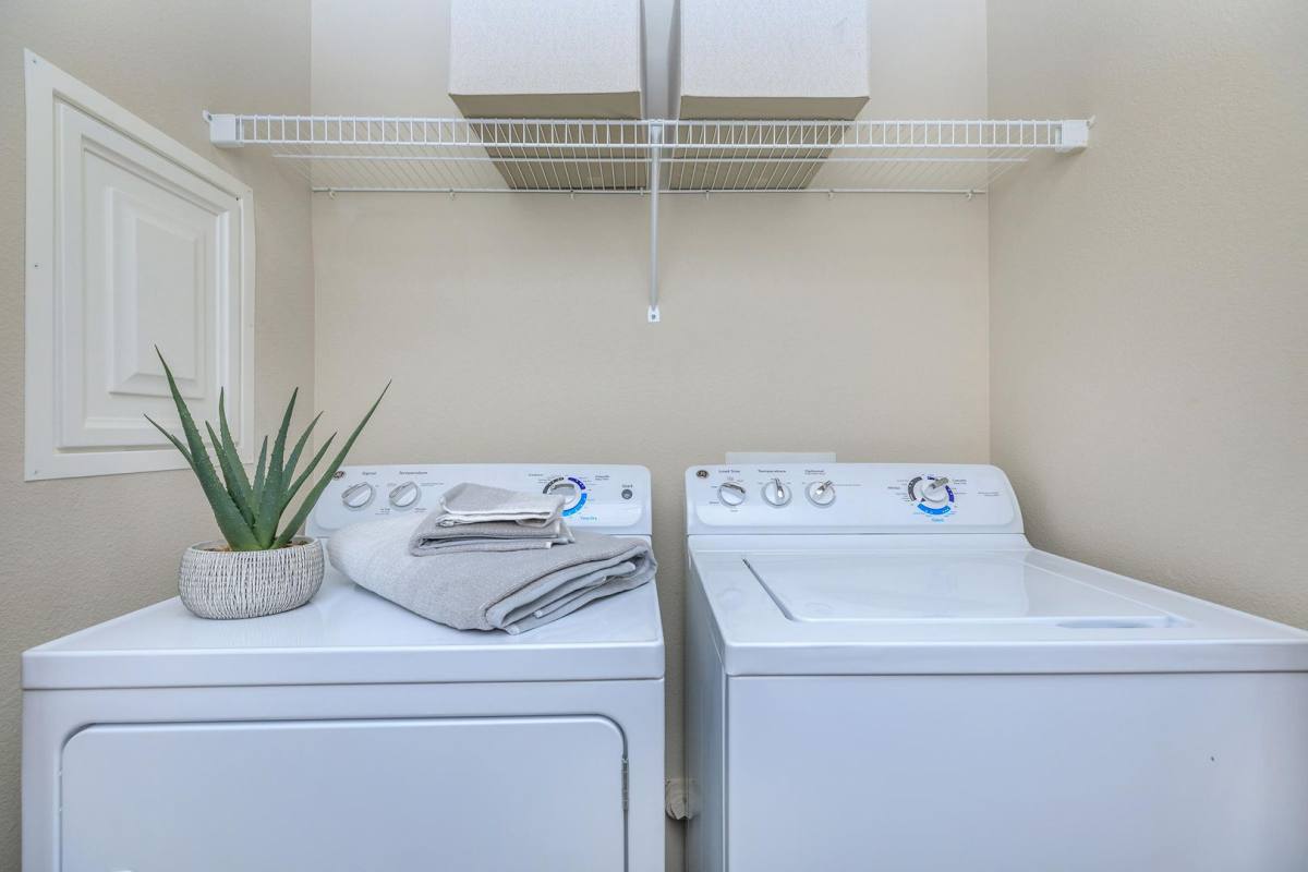 Apartment for rent at 545 Centennial Dr, Hanford, CA 93230