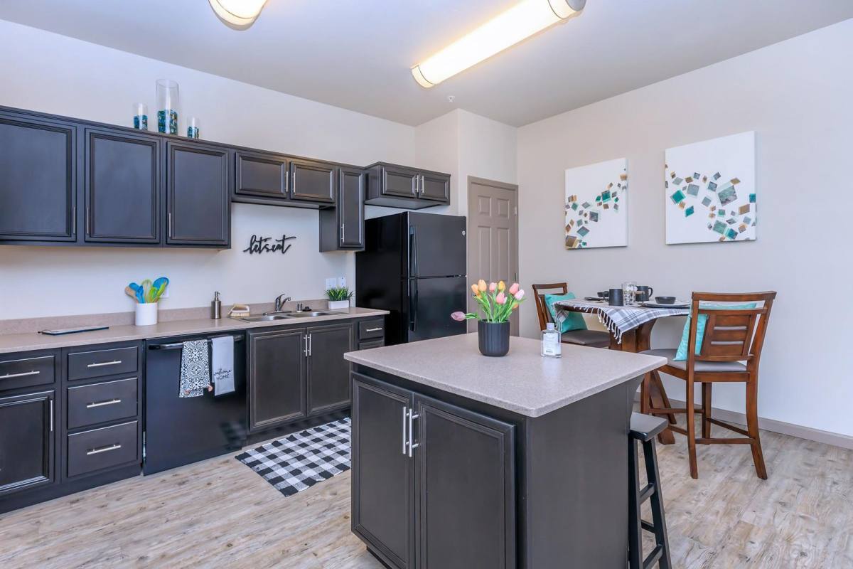 Apartment for rent at 545 Centennial Dr, Hanford, CA 93230