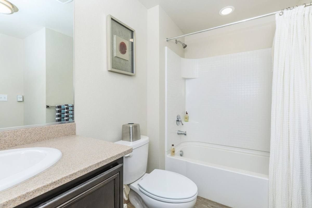 Apartment for rent at 545 Centennial Dr, Hanford, CA 93230