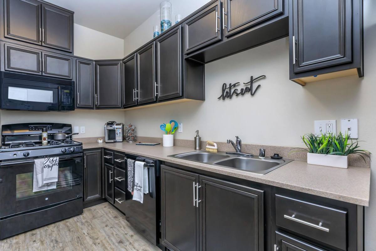 Apartment for rent at 545 Centennial Dr, Hanford, CA 93230