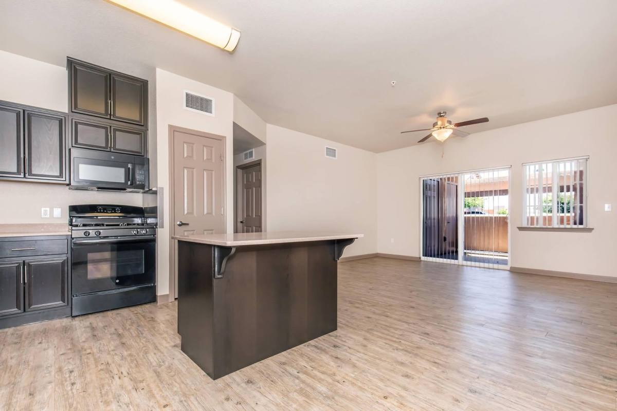 Centennial Place, 545 Centennial Dr, Hanford, CA 93230 - Apartment for Rent - Image 3