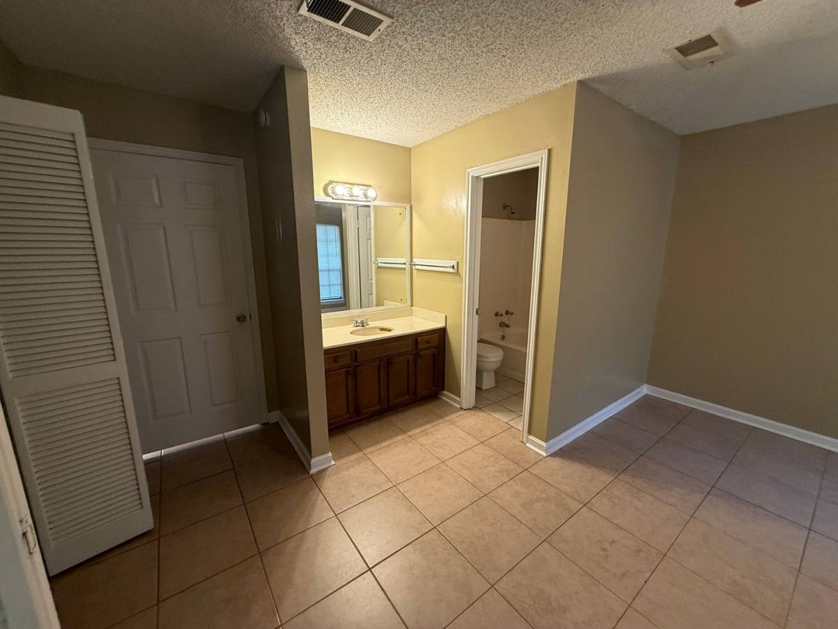 Apartment for rent at 1126-1128 Willow Creek Dr, Zachary, LA 70791