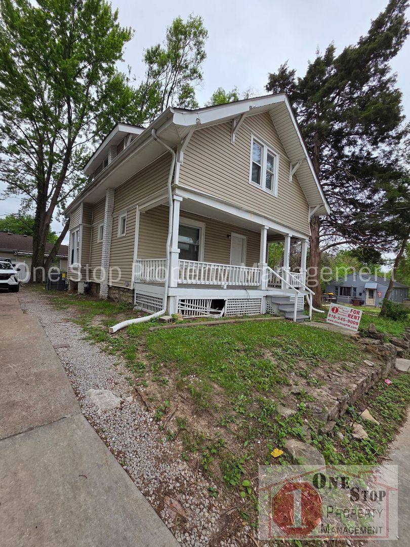 House for rent at 5901 Lexington Ave, Kansas City, MO 64123