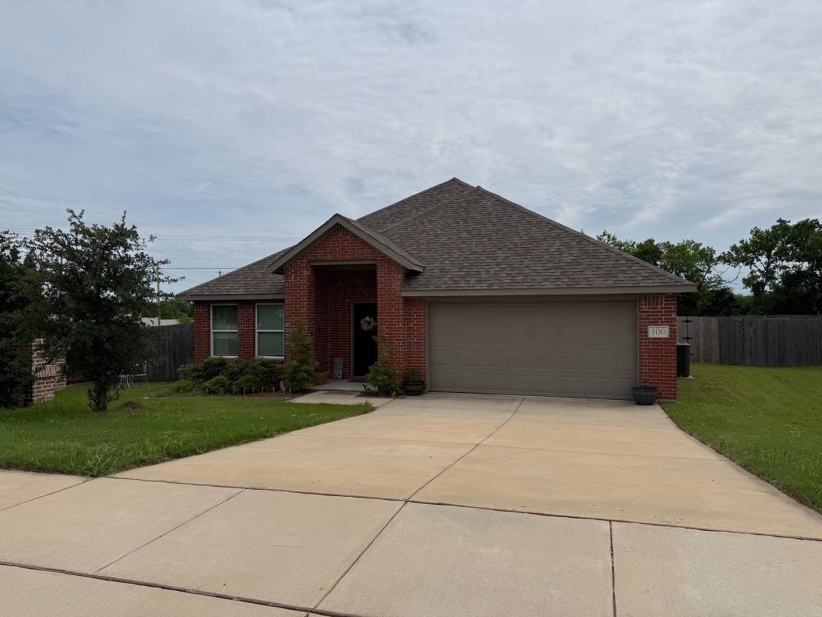 House for rent at 100 N Creek Dr, Sherman, TX 75092