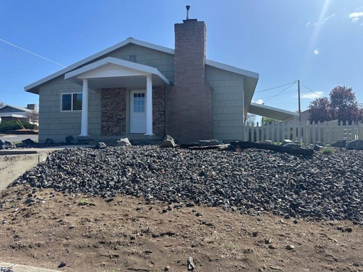 House for rent at 245 NE 7th St, Madras, OR 97741