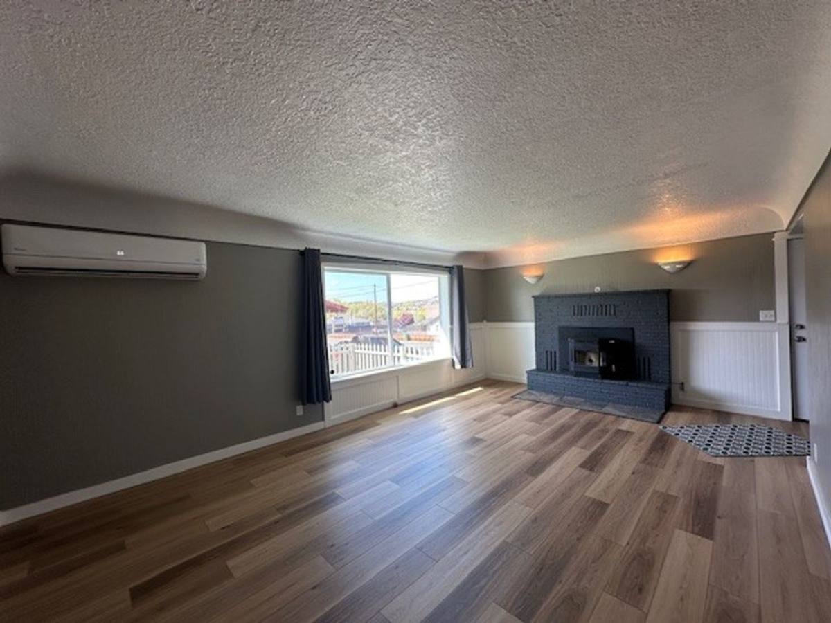 House for rent at 245 NE 7th St, Madras, OR 97741