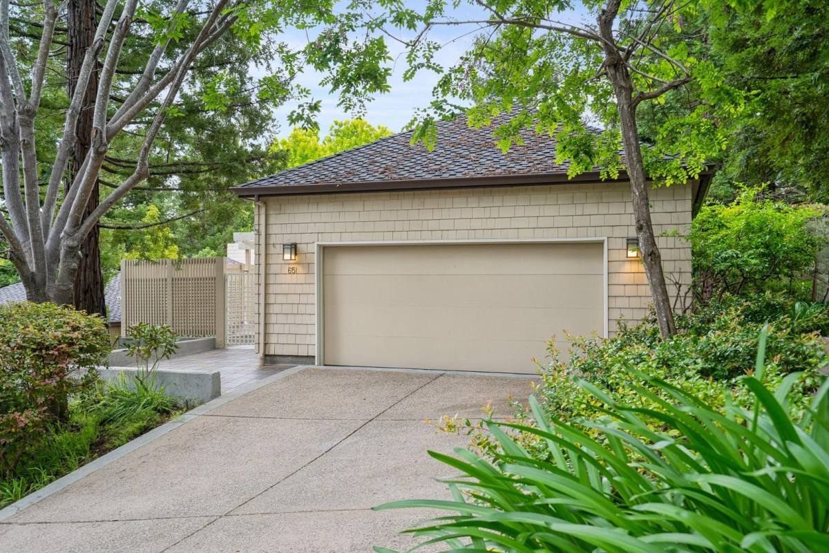 Townhouse for rent at 651 Manresa Lane, Los Altos, CA 94022
