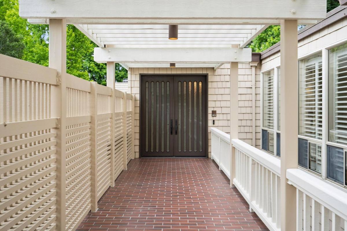 Townhouse for rent at 651 Manresa Lane, Los Altos, CA 94022