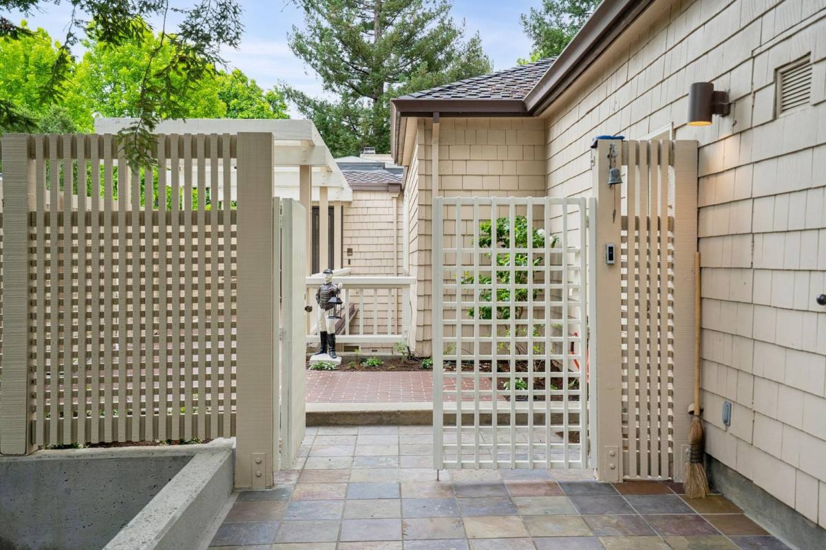 Townhouse for rent at 651 Manresa Lane, Los Altos, CA 94022