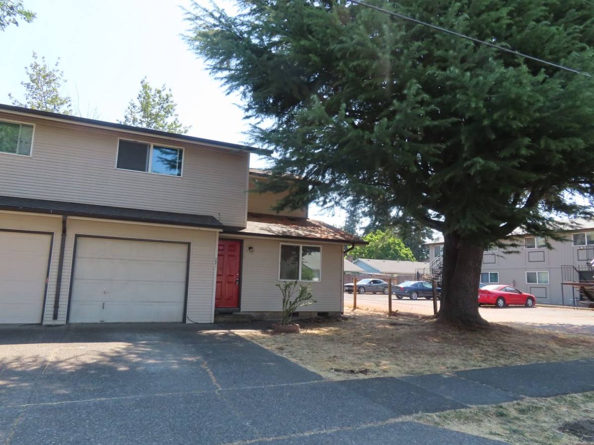 Apartment for rent at 219 S 40th, Springfield, OR 97478